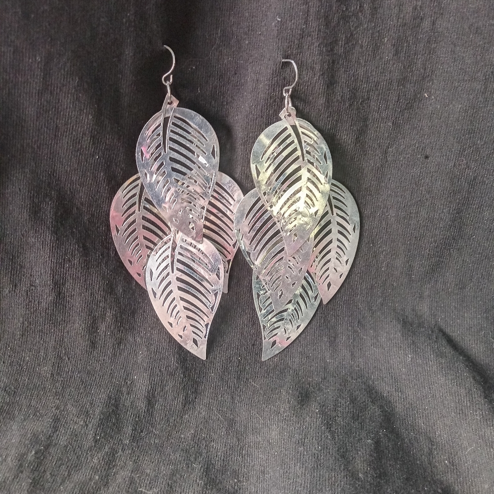 Silver tone dangle leaf earrings